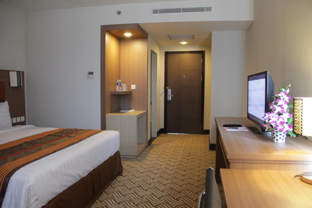 Cavinton Hotel Malioboro Yogyakarta By Tritama Hospitality Exterior foto